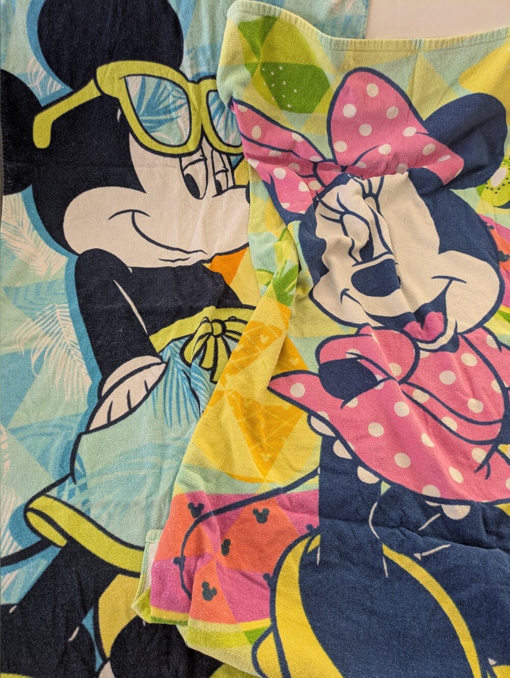 Disney’s Mickey & Minnie Mouse Beach/Bath Towels.Surfboard Disney Jumping Beans